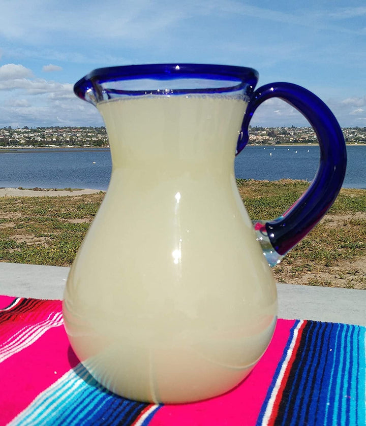 Kobaltblauer Glaskrug mit Rand und Griff – Saft, Margaritas, Wasser, Limonade (84 oz)