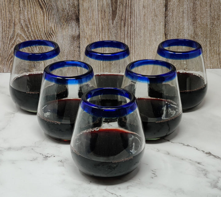 Mundgeblasene mexikanische Weingläser ohne Stiel – Set mit 6 Gläsern mit kobaltblauem Rand (425 ml)