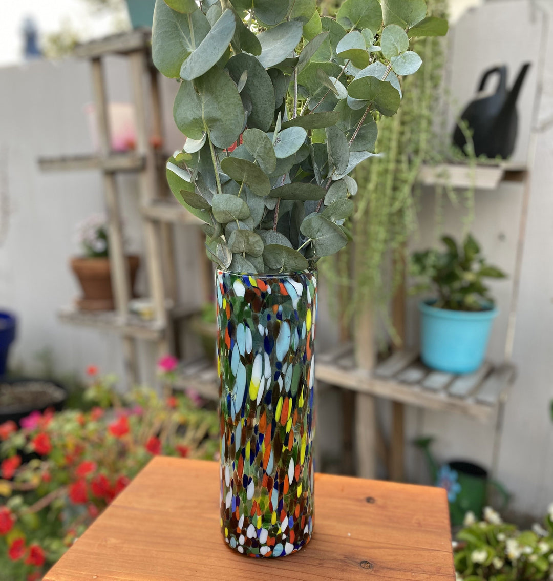 Mexikanische mundgeblasene Glasvase (11,5" x 4") – Bunte Konfetti-Carmen-Blumenvase
