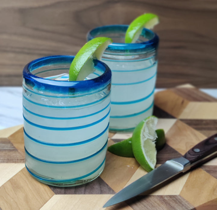 Mundgeblasene mexikanische Trinkgläser – Set aus 6 Trinkgläsern mit Aqua-Spiral-Design (je 274 ml)