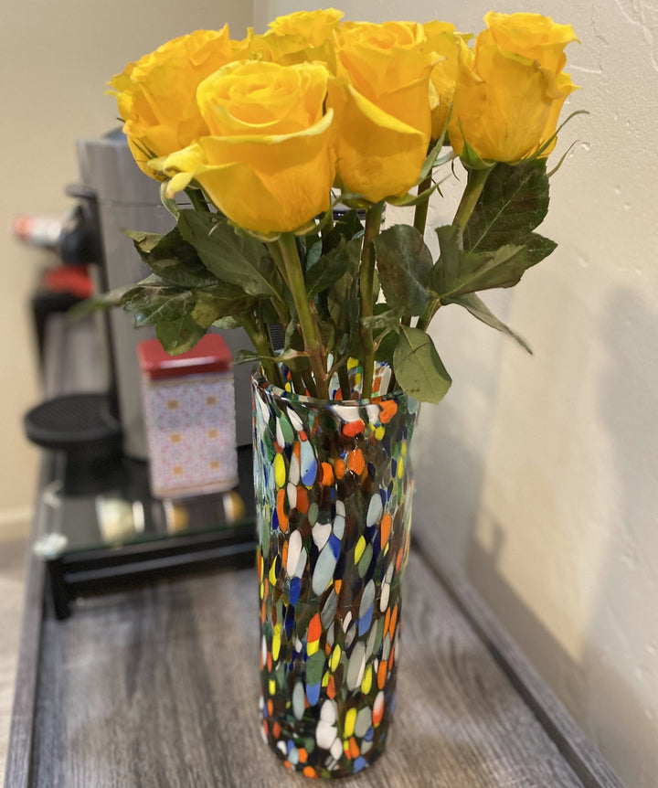 Mexikanische mundgeblasene Glasvase (11,5" x 4") – Bunte Konfetti-Carmen-Blumenvase