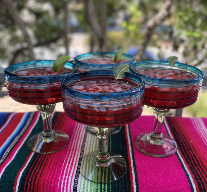 Mexikanisches mundgeblasenes Glas – Set aus 4 mundgeblasenen Margarita-Gläsern (16 oz) mit Aqua-Spiral-Design