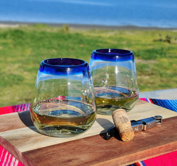 Mundgeblasene mexikanische Weingläser ohne Stiel – Set mit 6 Gläsern mit kobaltblauem Rand (425 ml)