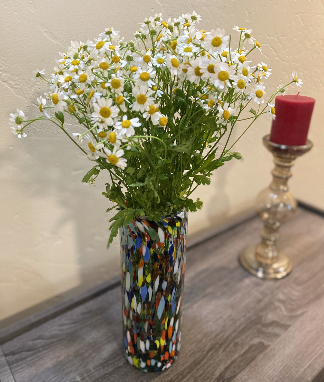 Mexikanische mundgeblasene Glasvase (11,5" x 4") – Bunte Konfetti-Carmen-Blumenvase